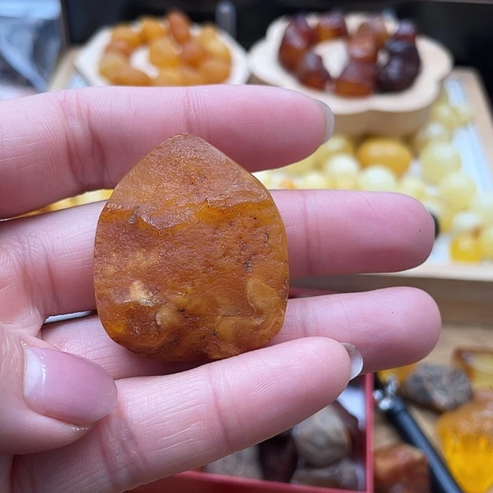 琥珀未镶嵌套链吊坠