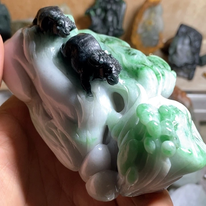 未镶嵌定制翡翠牛