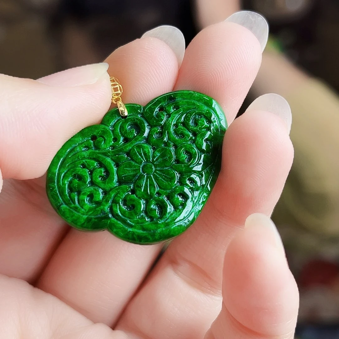 翡翠18K金镶嵌颈饰吊坠