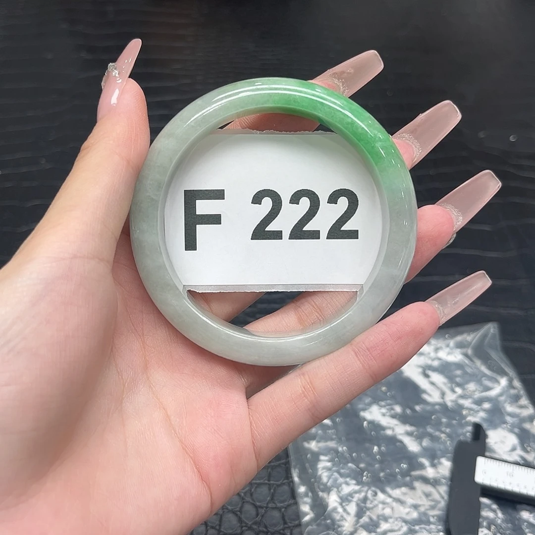 翡翠手镯未镶嵌默认瑕疵