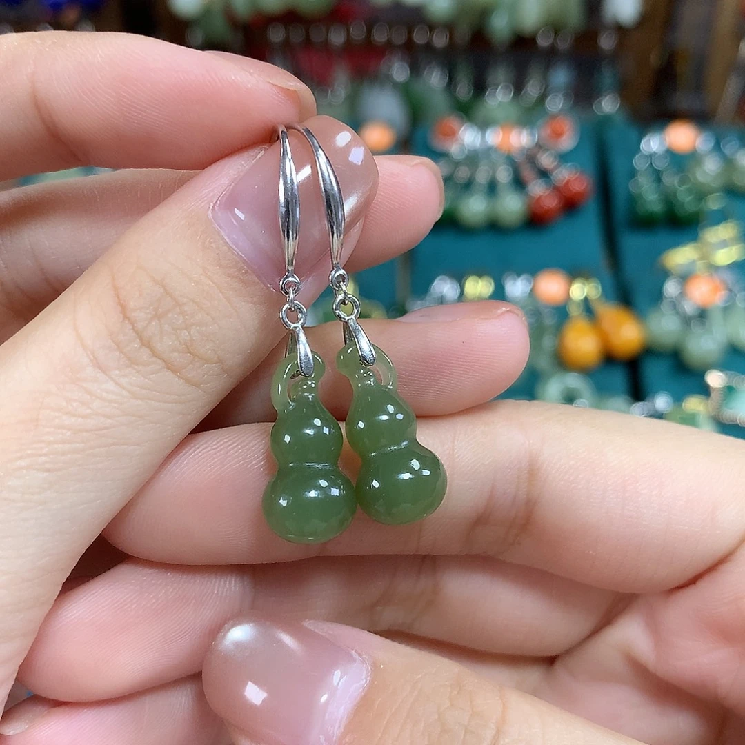 和田玉银S925镶嵌耳饰葫芦卡18左右