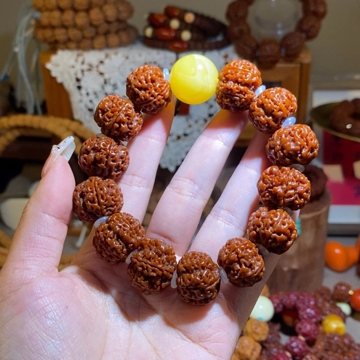 金刚菩提手串185玉华白隔片黄珠