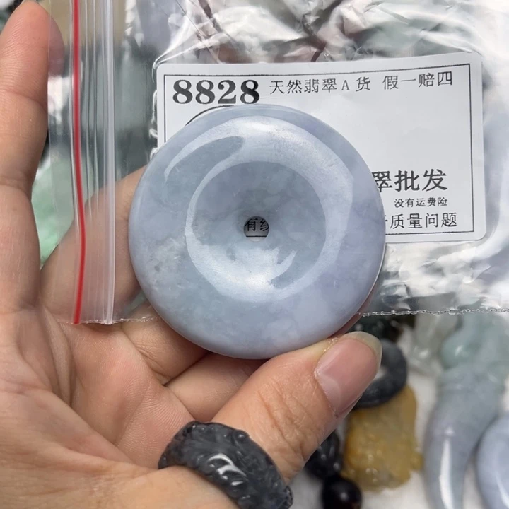 翡翠未镶嵌颈饰8828