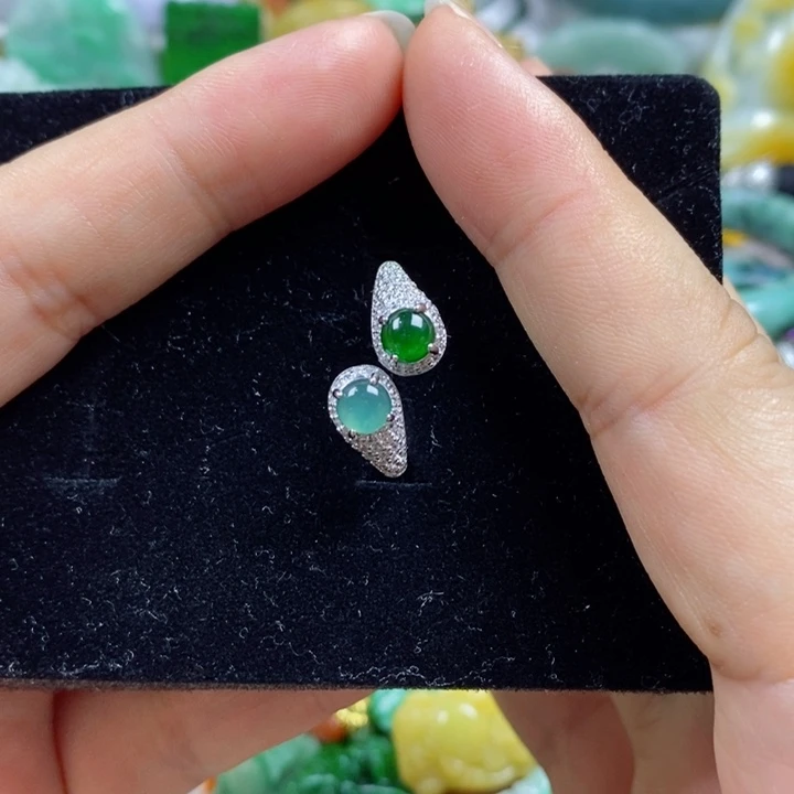 翡翠吊坠(赠链)未镶嵌