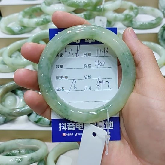 十***式透闪石-蛇纹石玉未镶嵌手镯