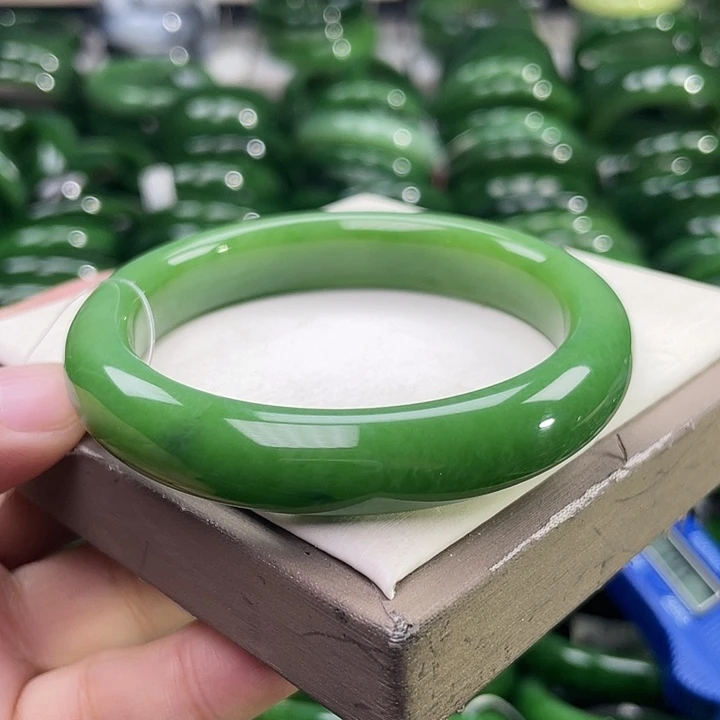 未镶嵌手镯和田玉（碧玉）