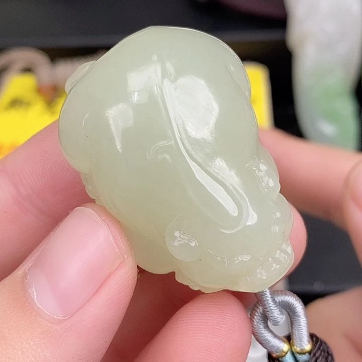连****和田玉未镶嵌颈饰