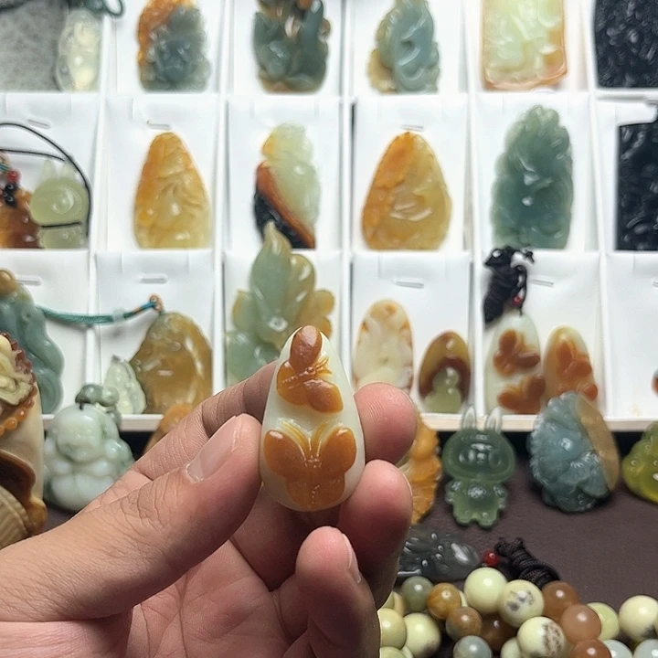 合金蛇纹石玉颈饰