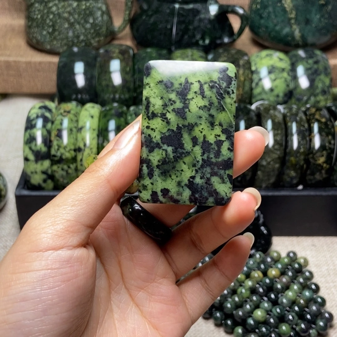 蛇纹石玉未镶嵌药王石吊坠