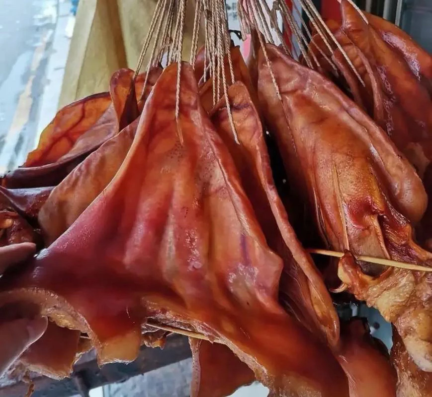 直播现称传统工艺烟熏腊猪耳农家风味美食