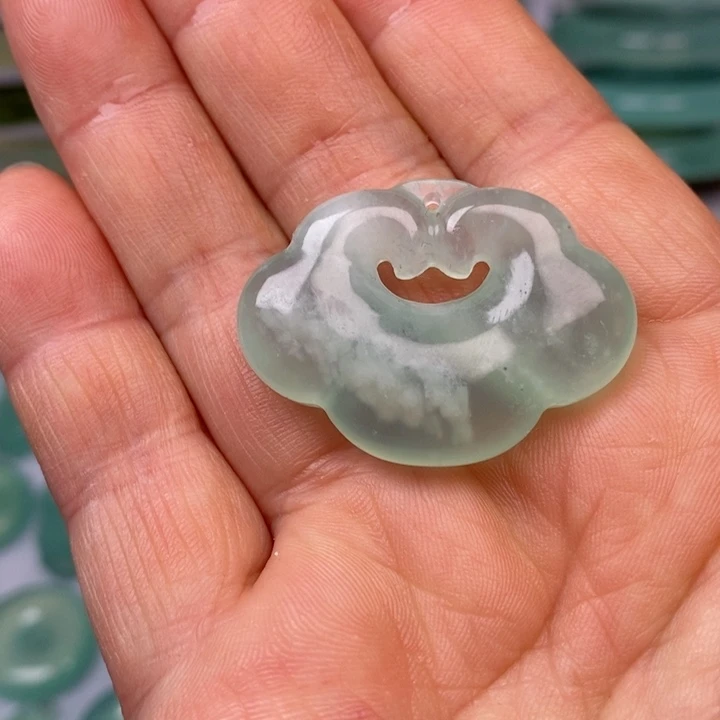 蛇纹石玉未镶嵌掉坠