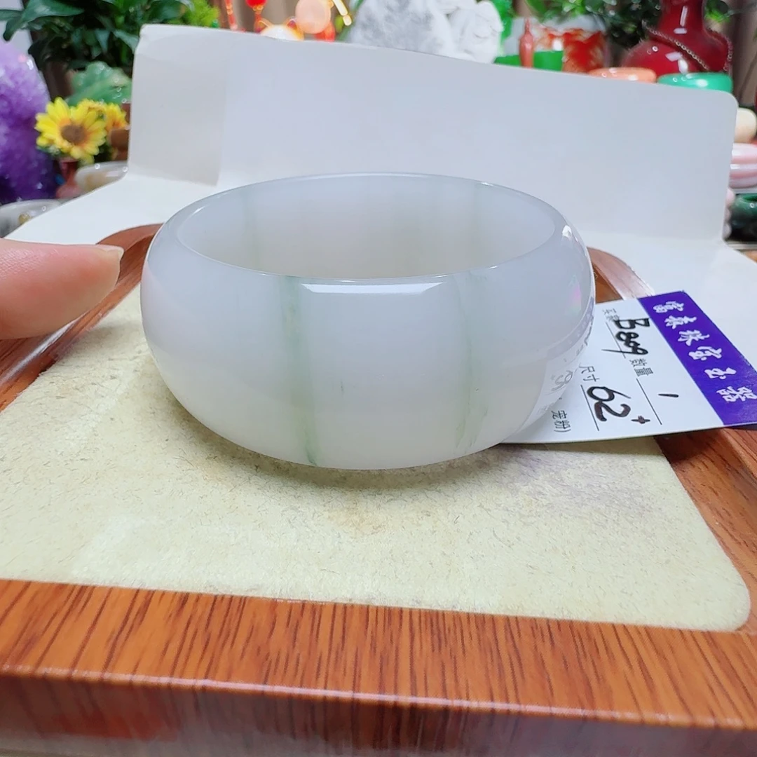 望***源未镶嵌手镯石英质玉