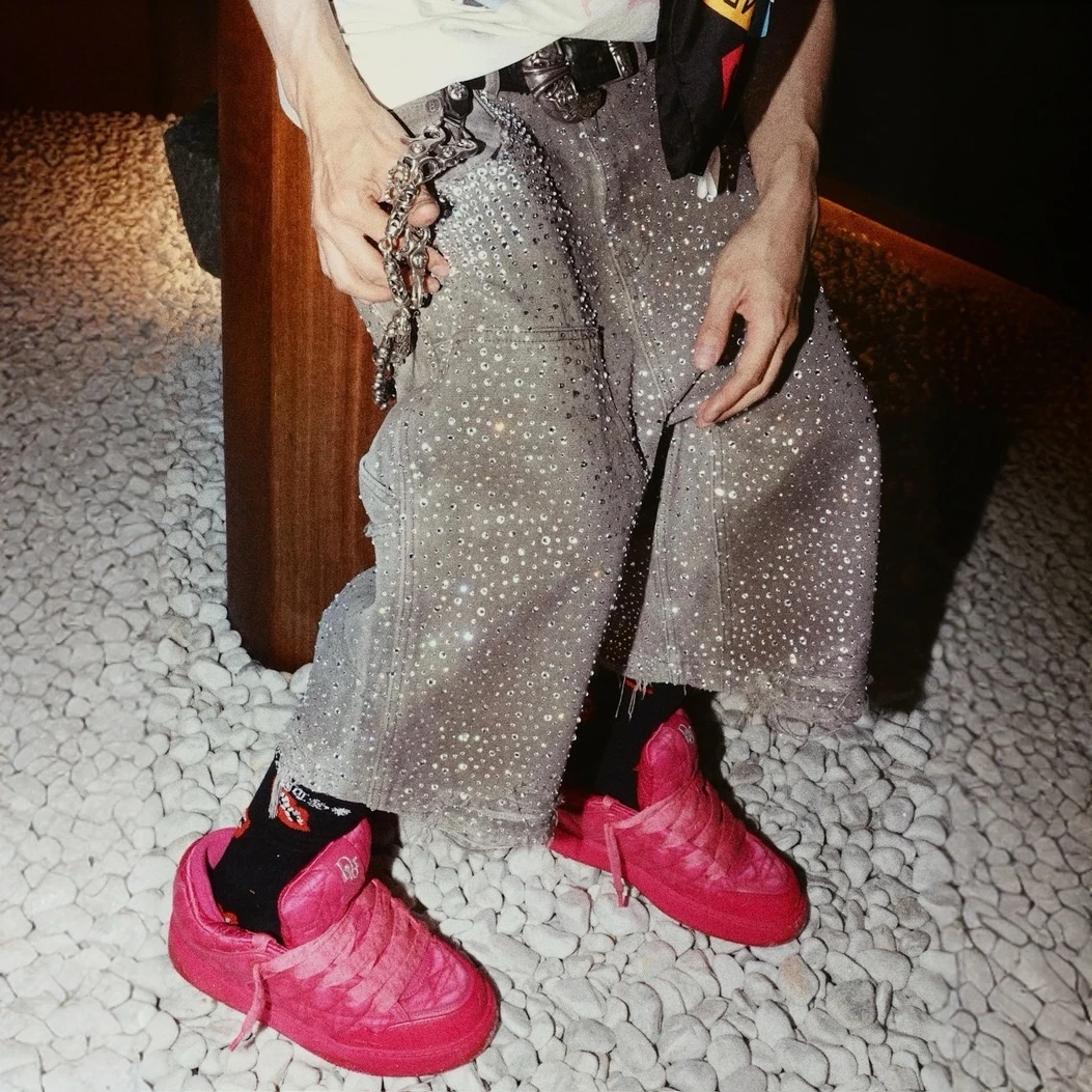 美式vibe满钻镭射水洗工装牛仔短裤高街重工烫钻破坏直筒七分裤潮