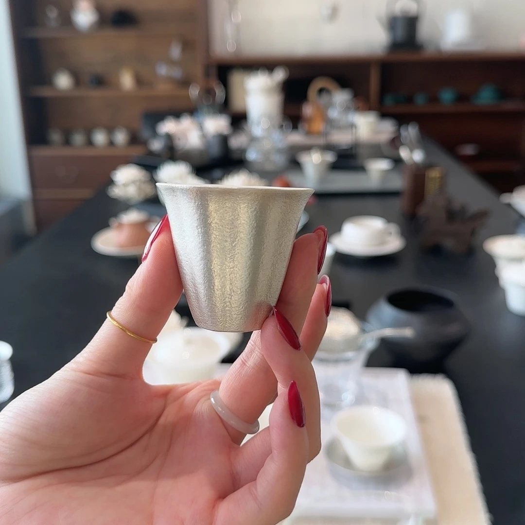 鎏银花瓣肌理主人杯