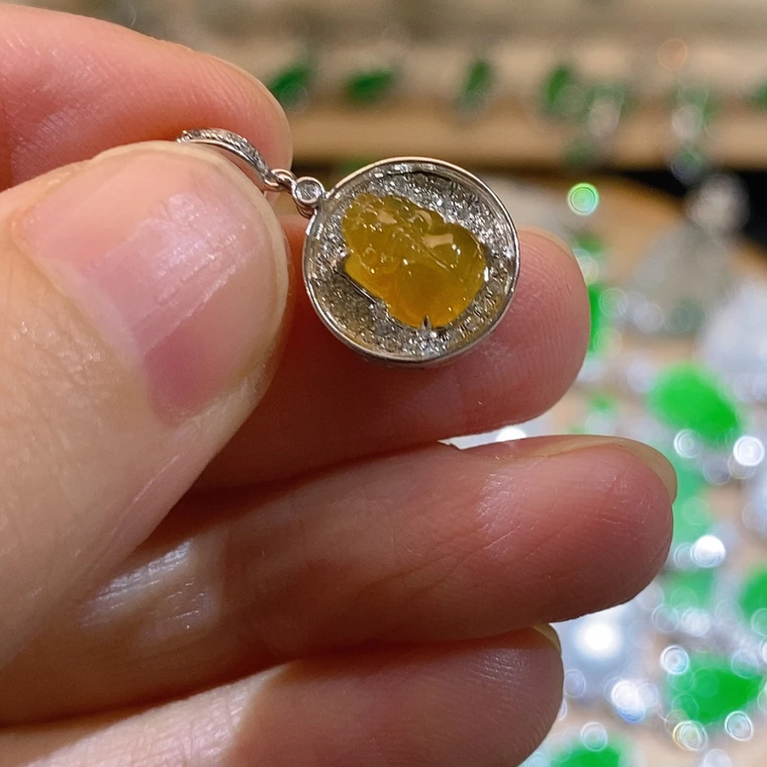 翡翠18K金镶嵌颈饰