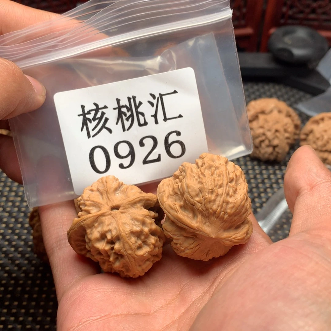 文玩核桃吊坠野狼37