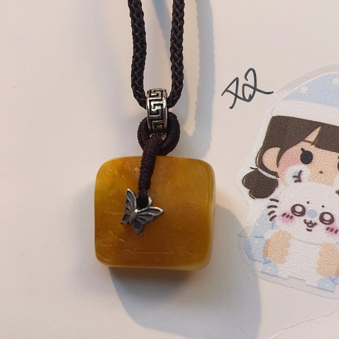 未镶嵌琥珀珠宝奇石