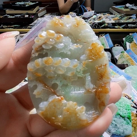 颈饰未镶嵌翡翠一个