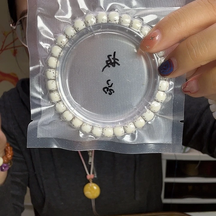 甜****猴头核桃吊坠同枝果