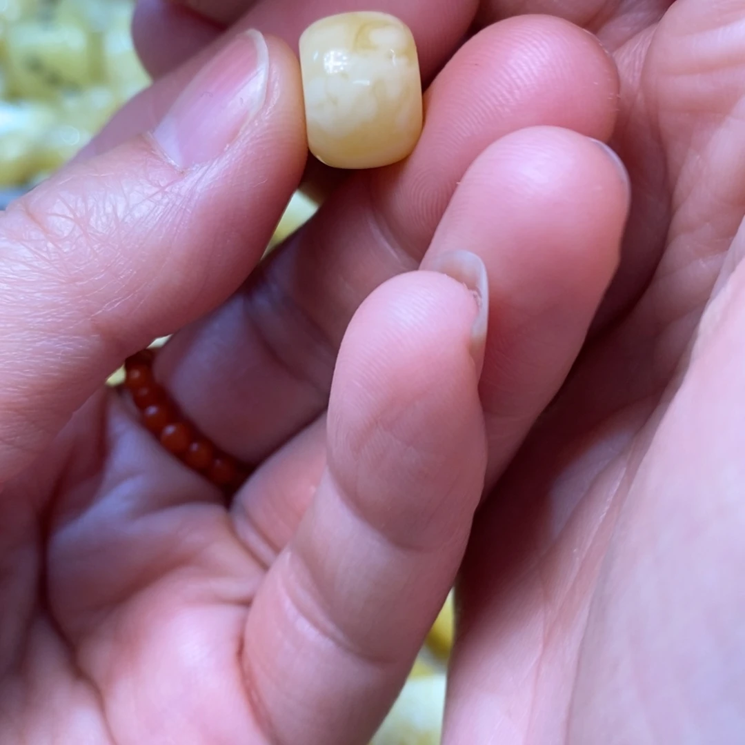 埋***汰琥珀未镶嵌裸石蜜蜡配珠