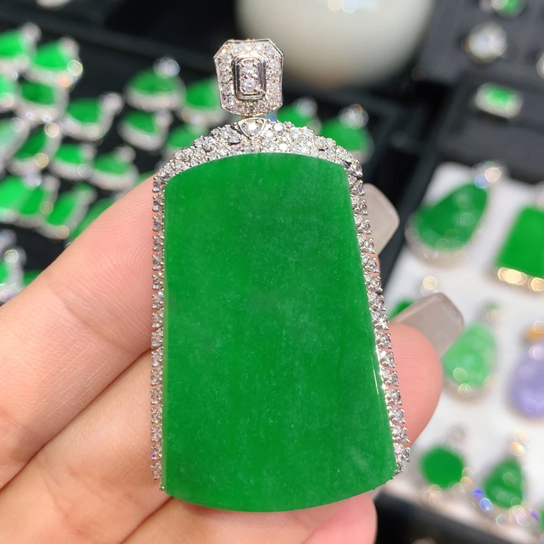 翡翠18K金镶嵌颈饰