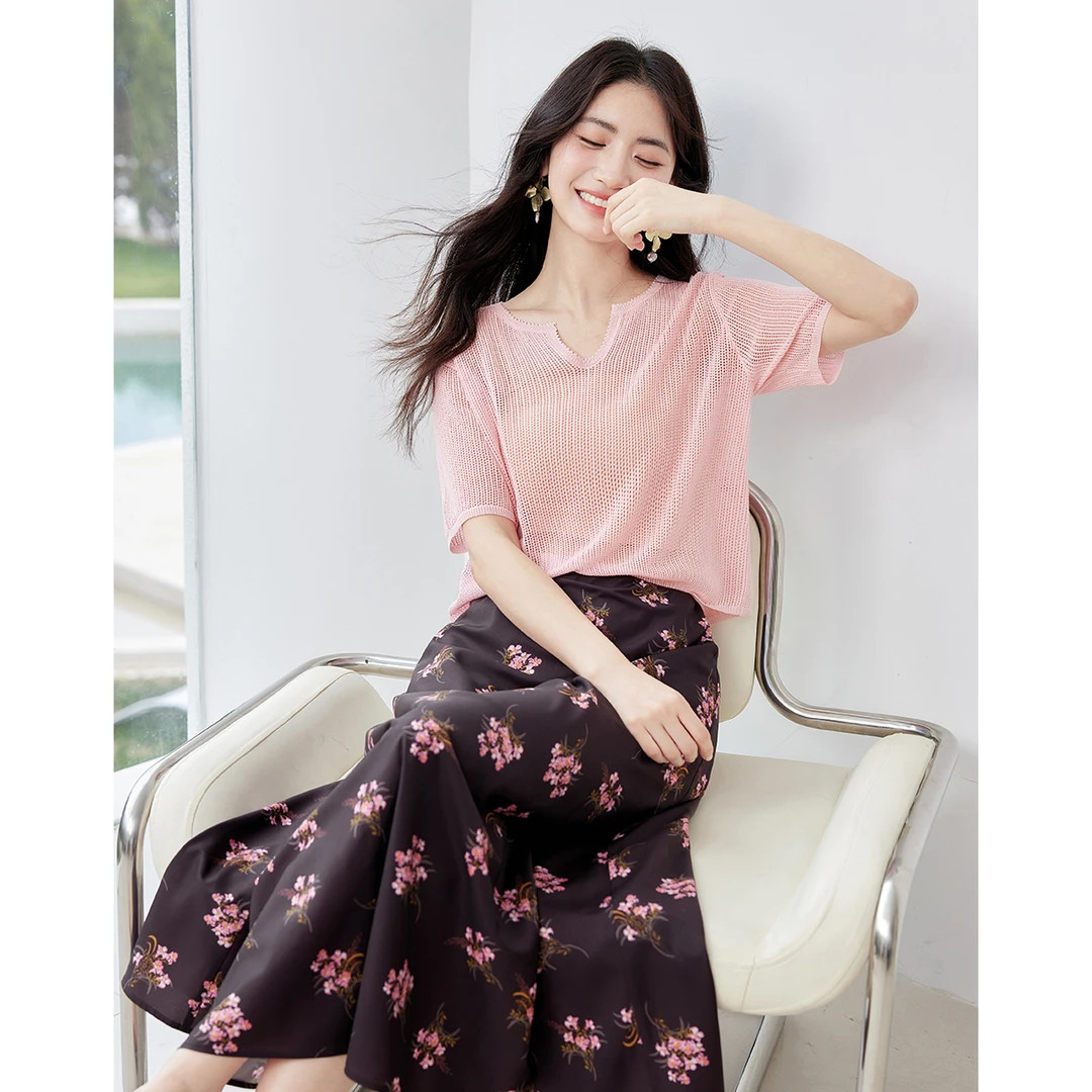 Z朗文斯汀2025夏装新款时尚小V领短袖轻薄镂空法式优雅针织衫女