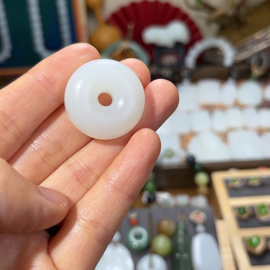 和田玉未镶嵌吊坠(赠链)