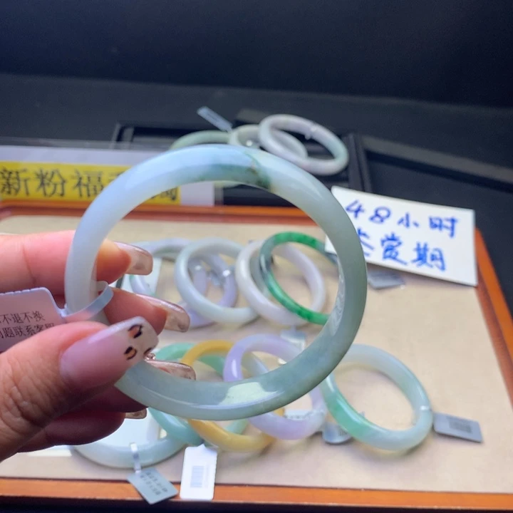 翡翠手镯（圆镯）未镶嵌