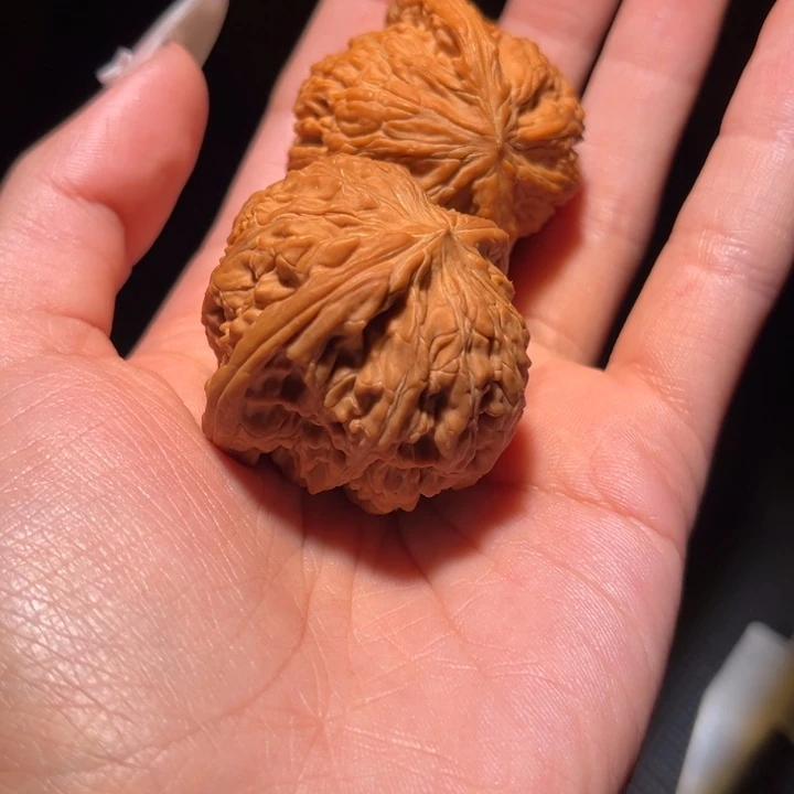 跑***猫文玩核桃吊坠。哥，哥，a