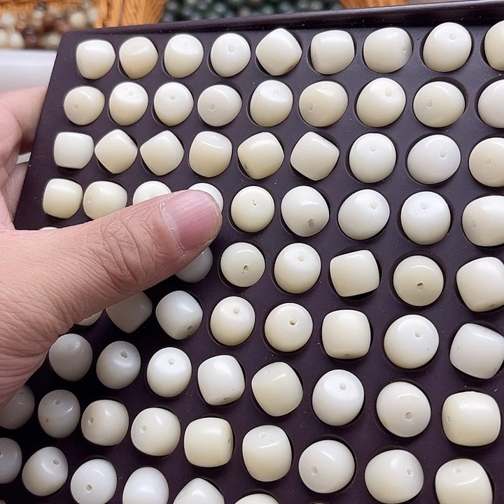 白玉菩提吊坠瑕疵11-10白玉直切50颗卡灯牌宠64颗