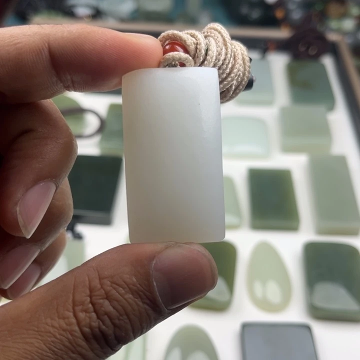 和田玉（糖玉）未镶嵌颈饰