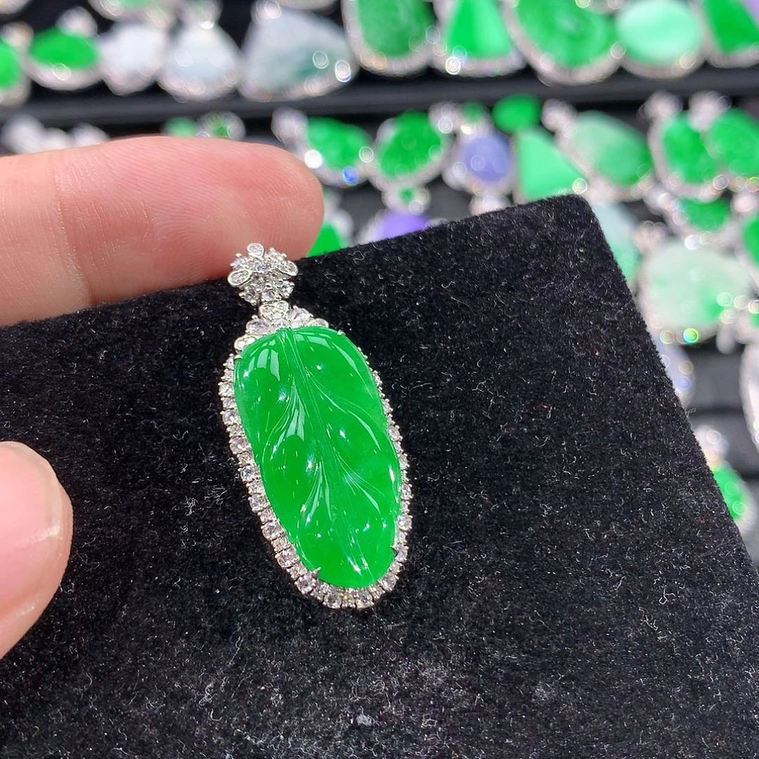 翡翠18K金镶嵌颈饰