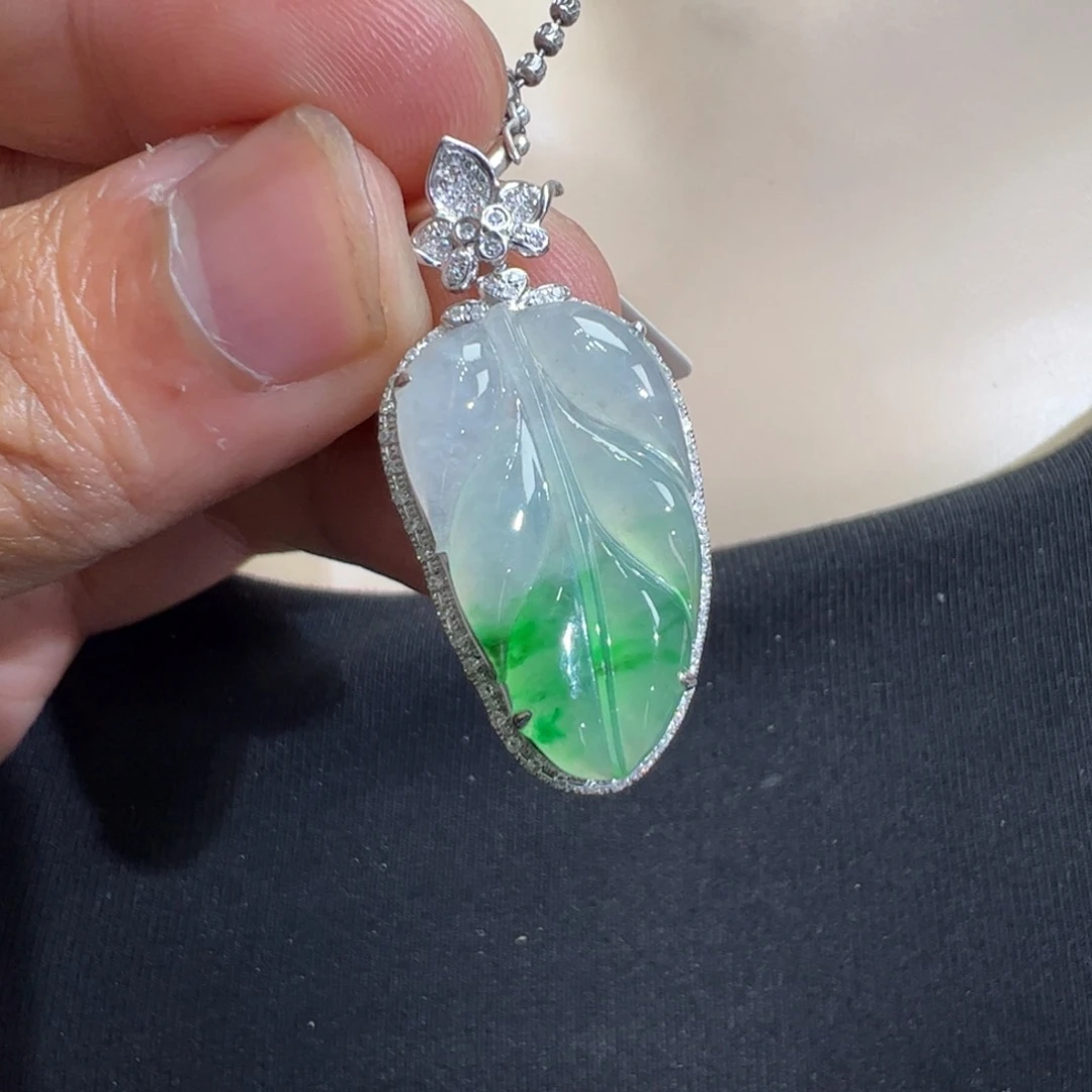 翡翠吊坠(不含链)18K金镶嵌