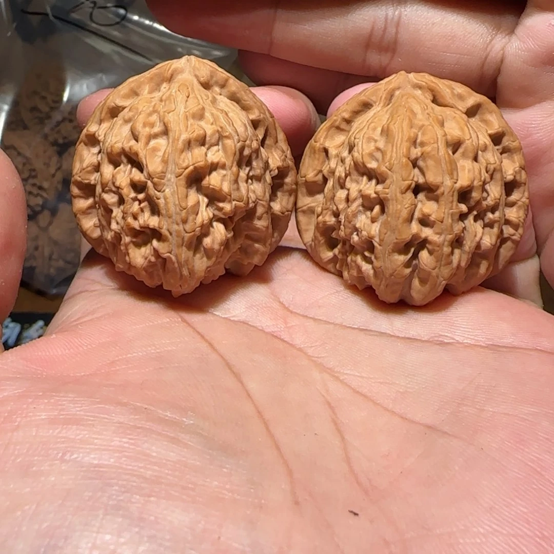 扎***.文玩核桃把件39全品三角白