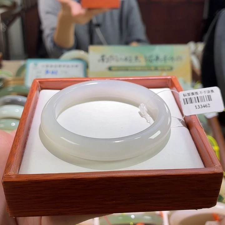 未镶嵌手镯和田玉31。 57