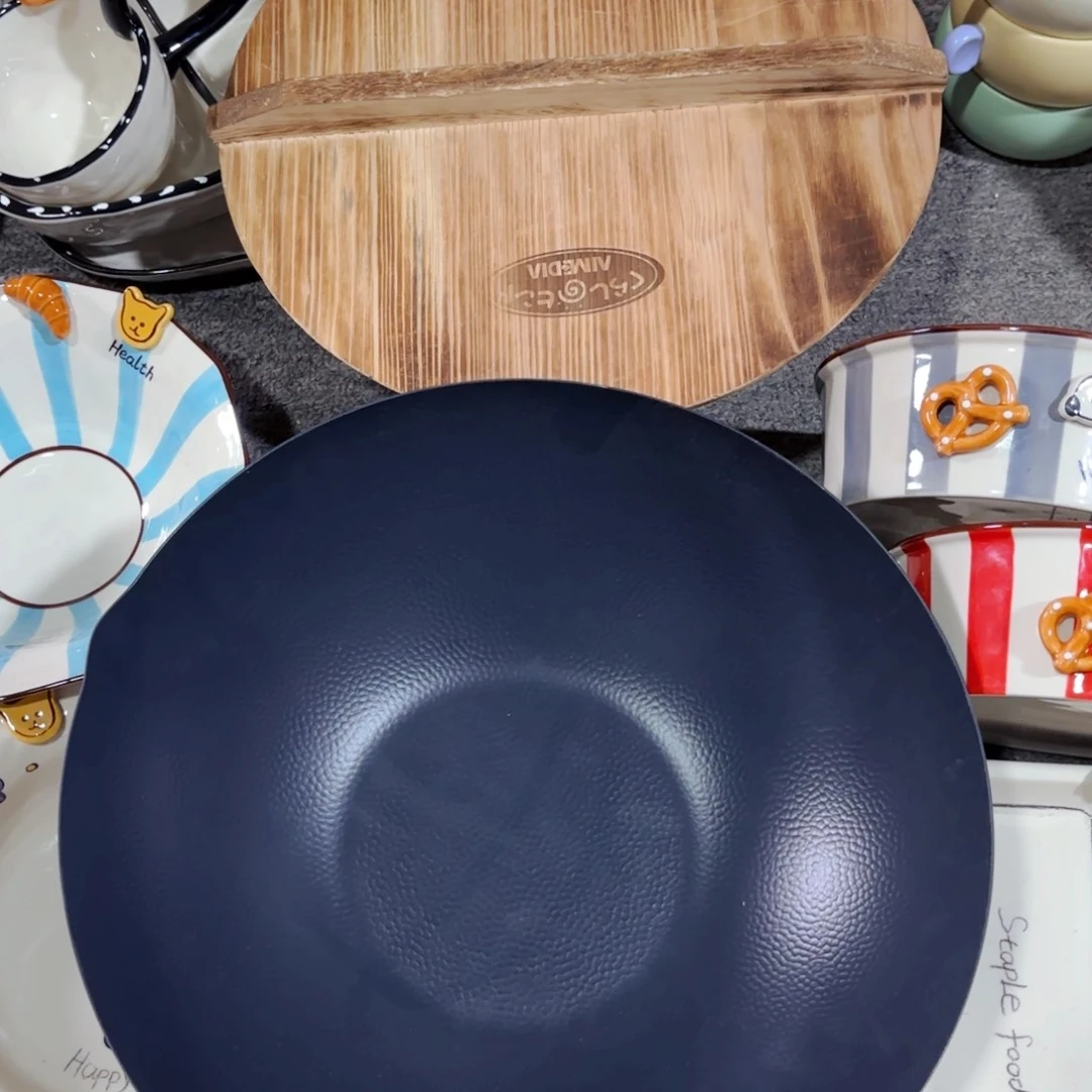 白瓷极轻深铁锅三十二公分