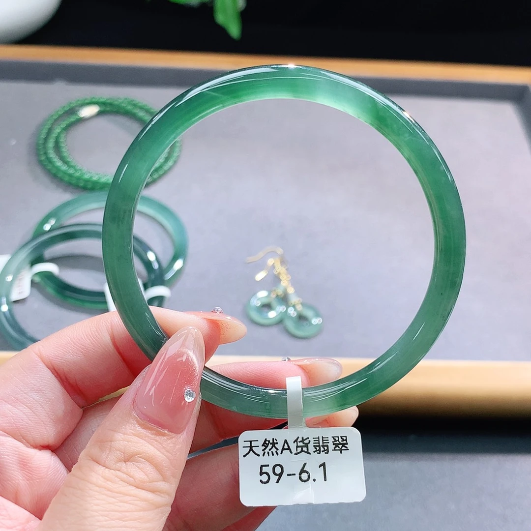 未镶嵌手镯（圆镯）翡翠