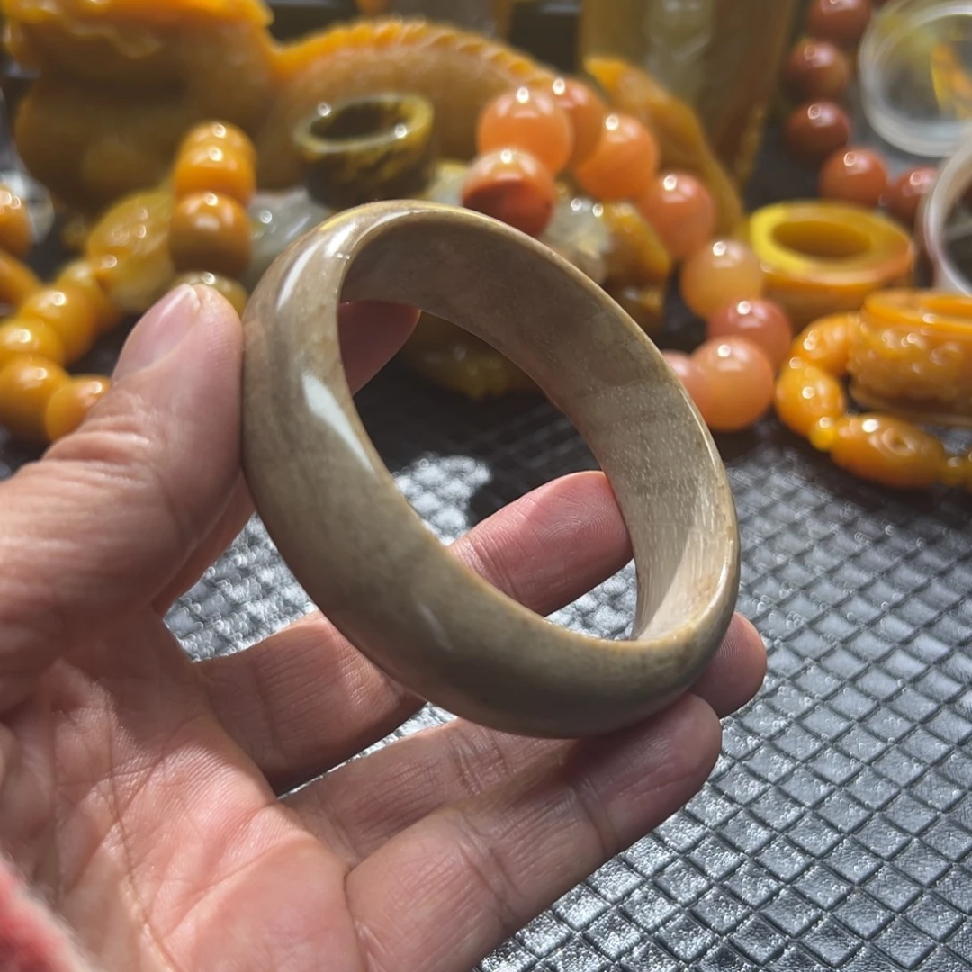 石英质玉未镶嵌颈饰
