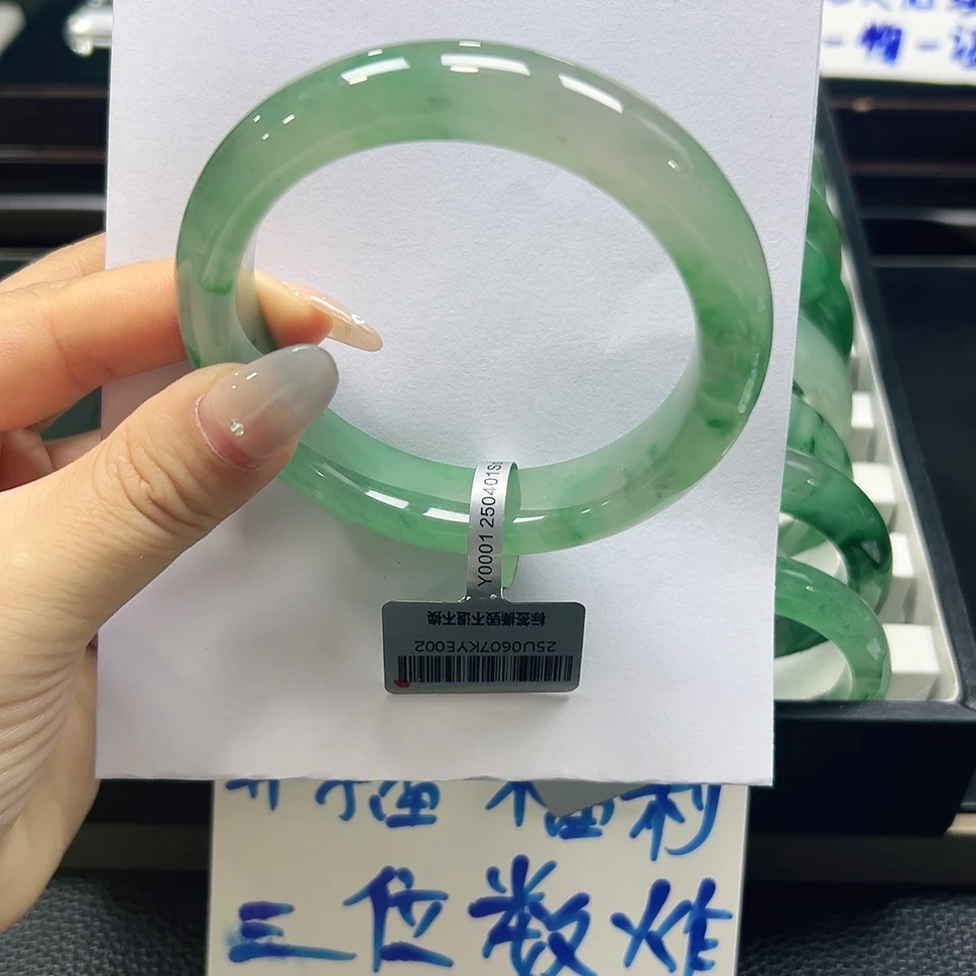 石英质玉（非洲翠）未镶嵌手镯