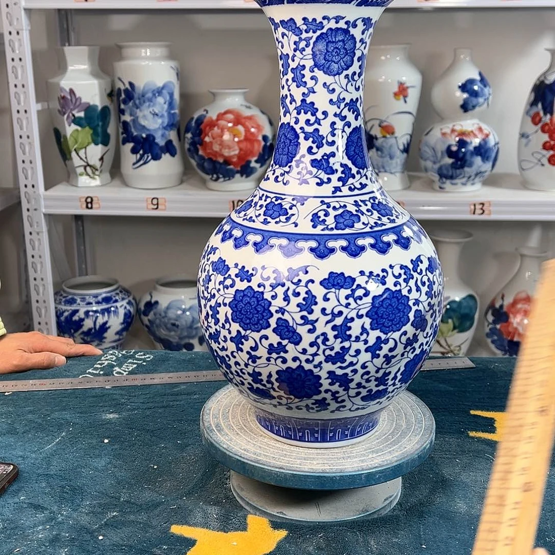 摆件景德镇陶瓷缠枝