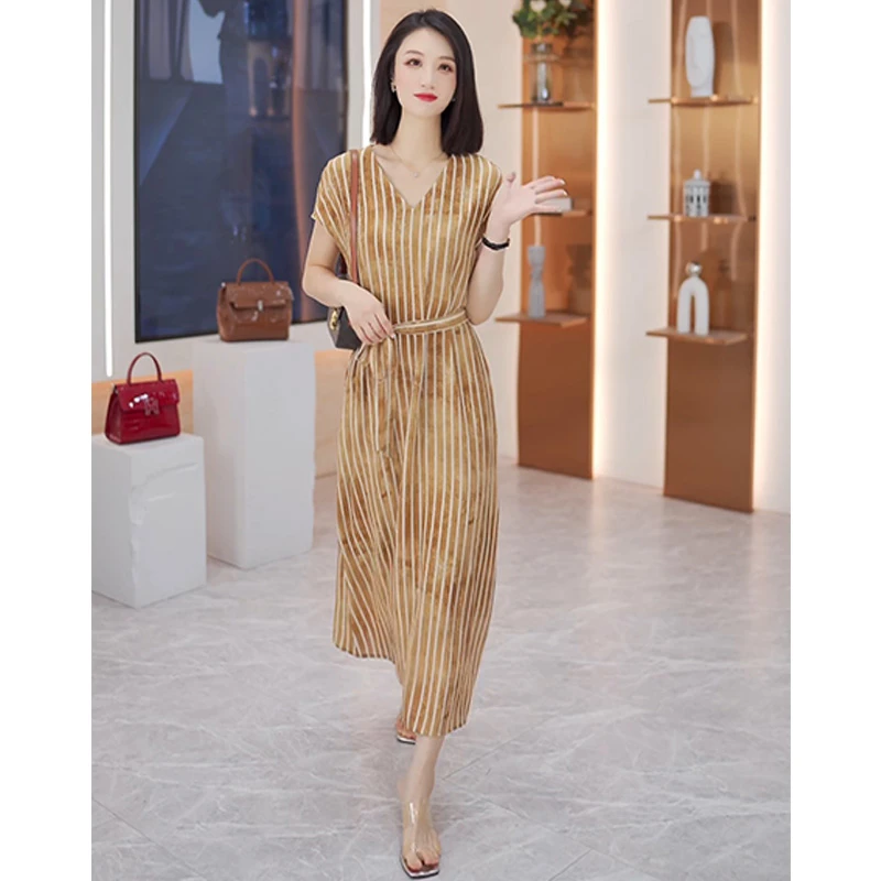 2025夏季轻奢女装连衣裙气质百搭时尚收腰显瘦优雅裙子LYQ25049