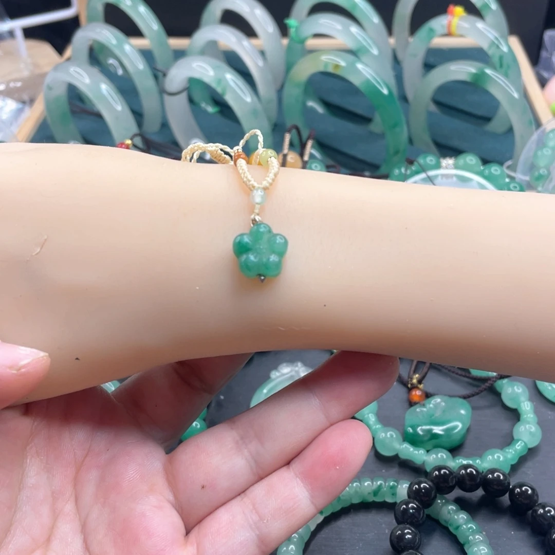 石英质玉未镶嵌颈饰