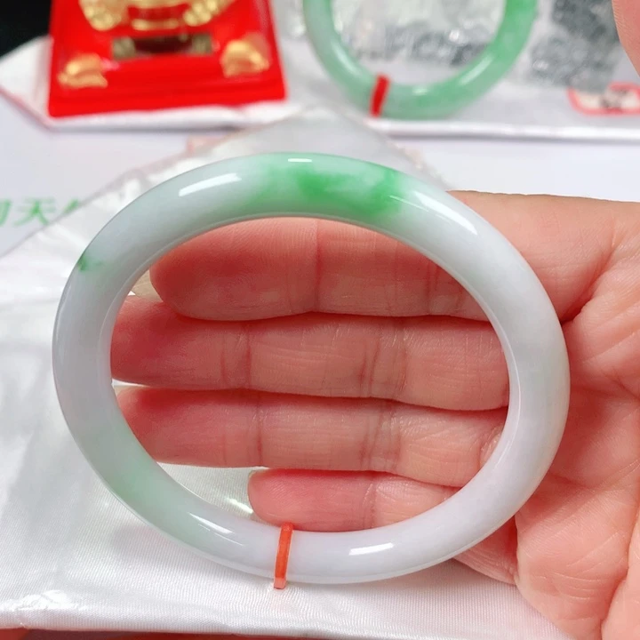 未镶嵌手镯翡翠   编号DH1132 圆条57 福利镯