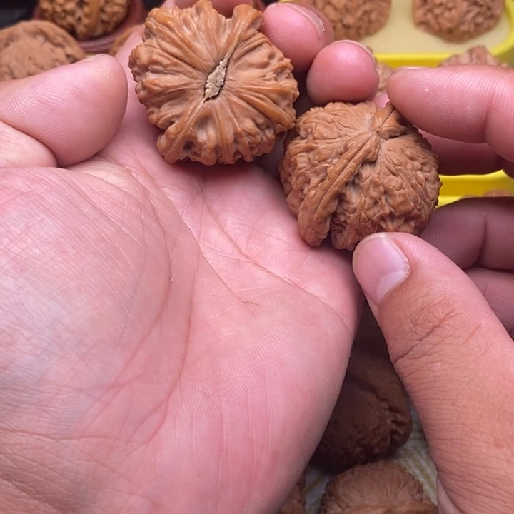 文玩核桃吊坠球白狮子头41