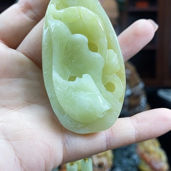 蛇纹石玉未镶嵌吊坠