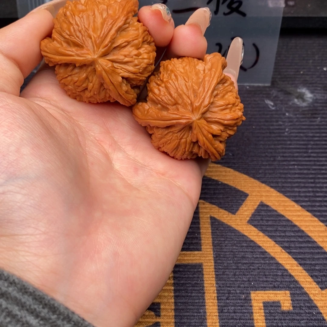 于***国吊坠文玩核桃白狮子