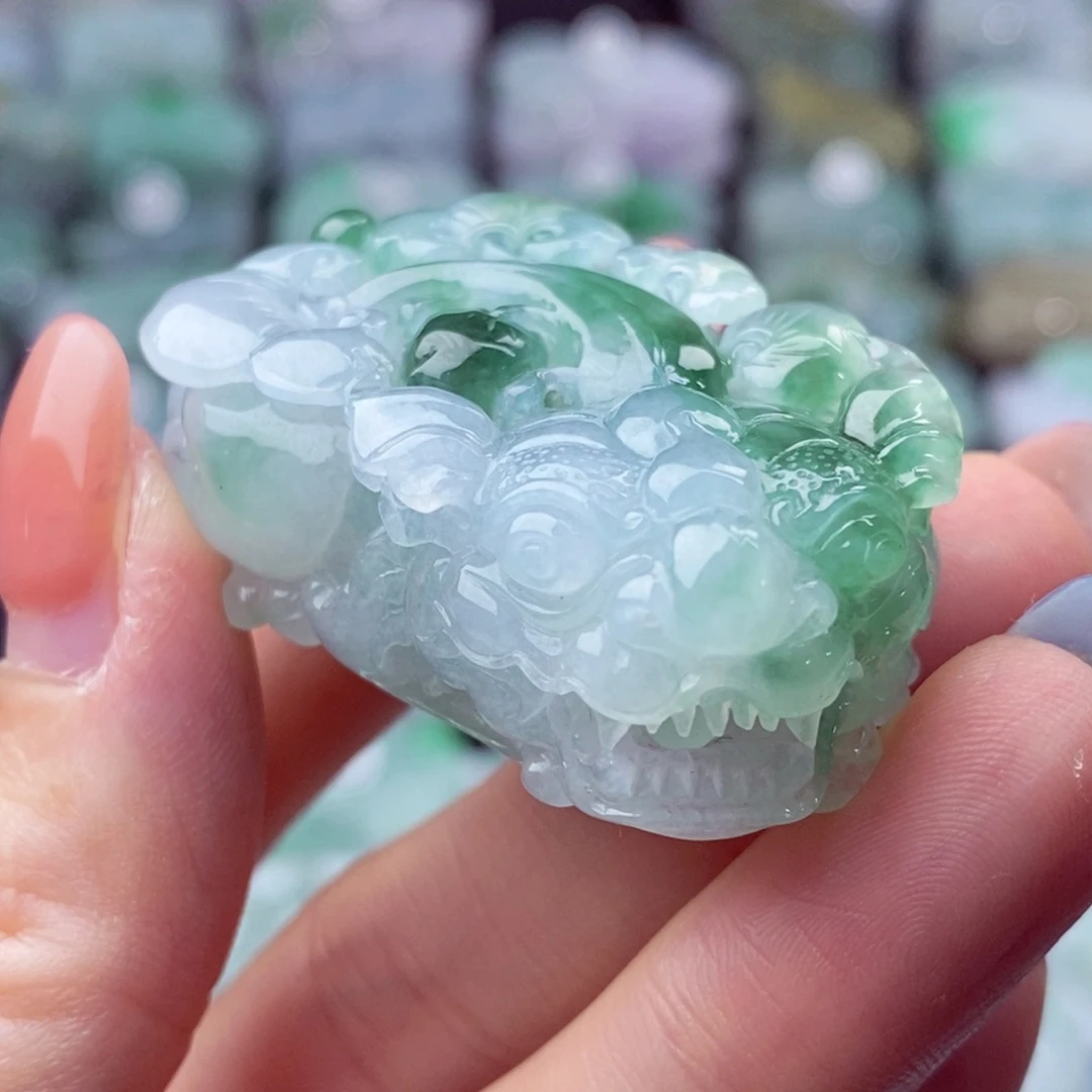 颈饰未镶嵌翡翠天然