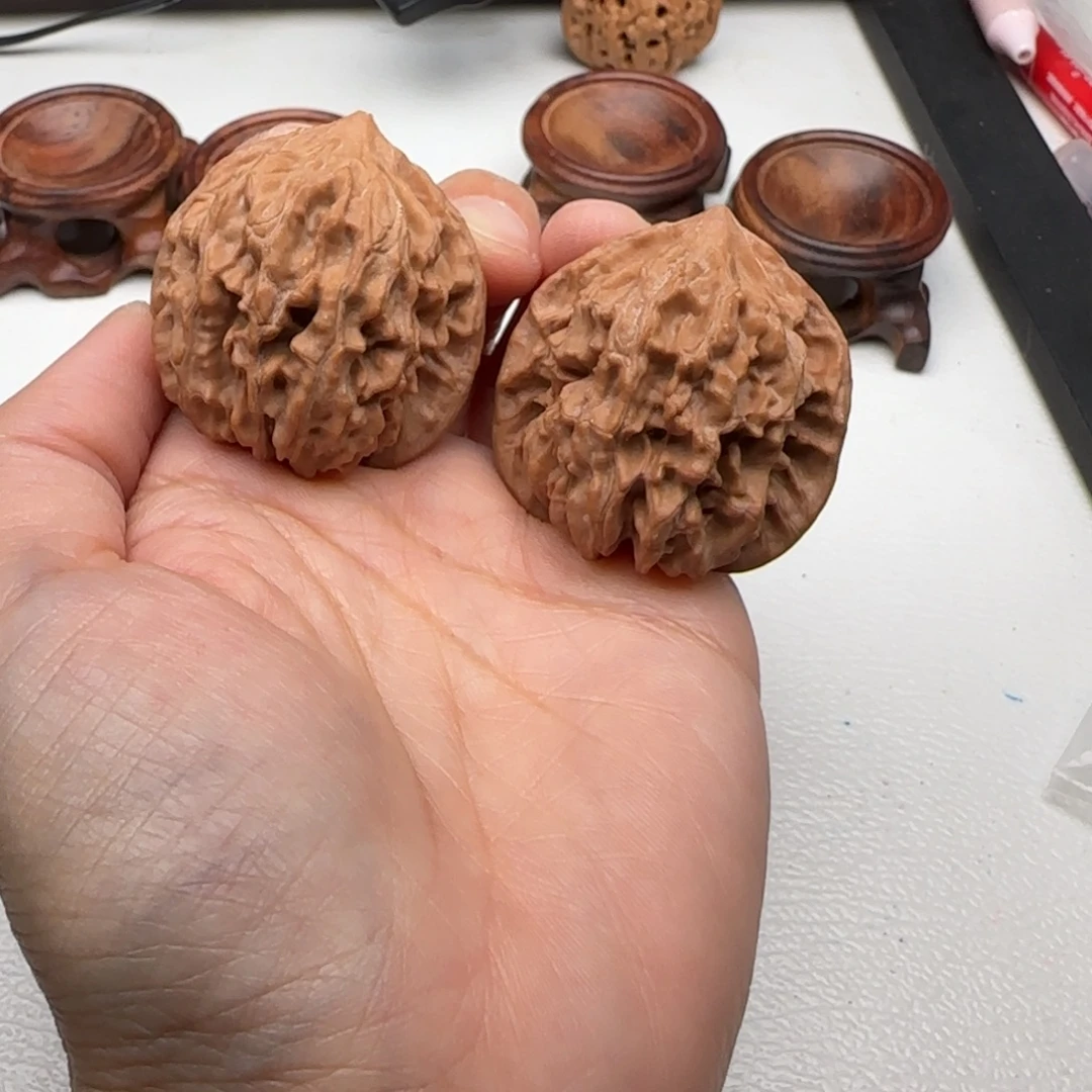 依****桃核吊坠红锦绣37