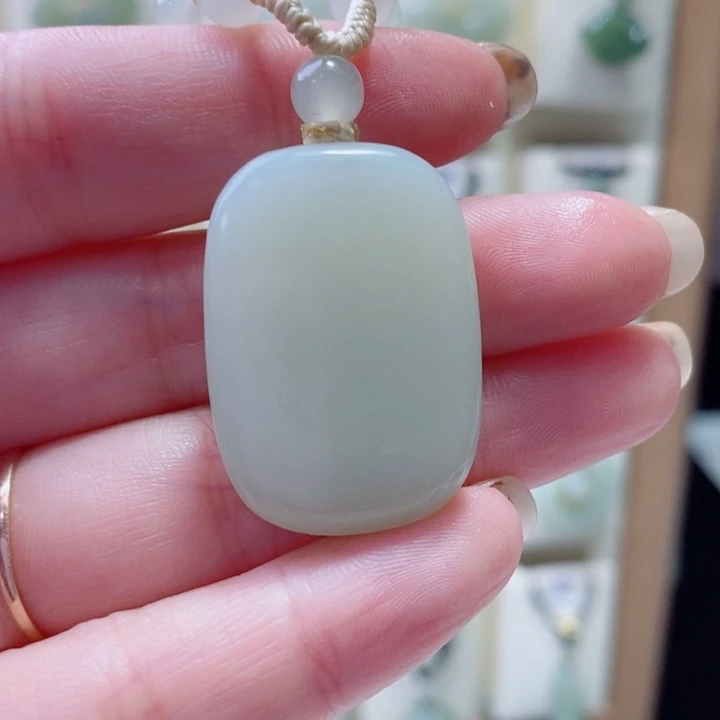 H***p和田玉未镶嵌颈饰