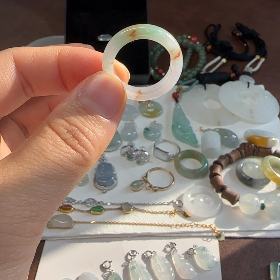 翡翠未镶嵌戒指锦鲤